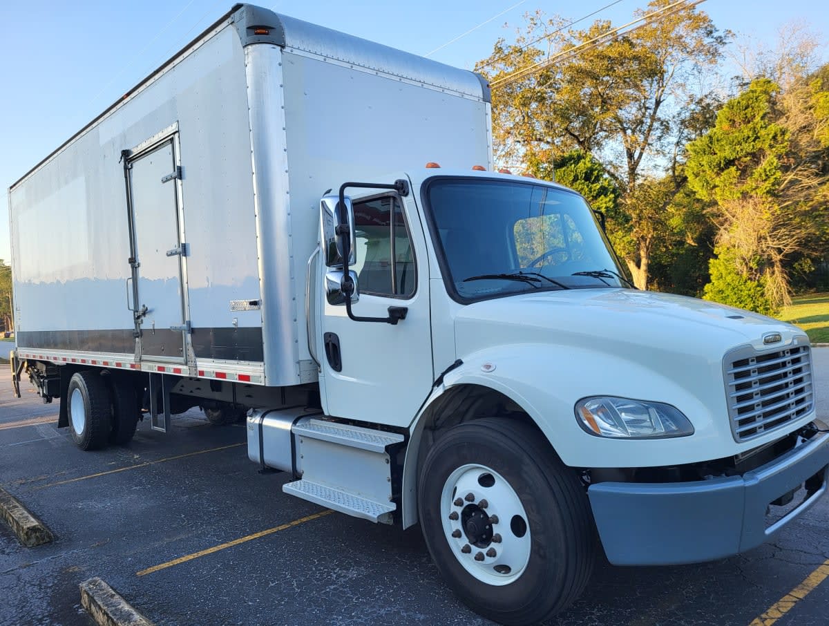 2019 Freightliner M2 106 in Jacksonville, FL — photo 3