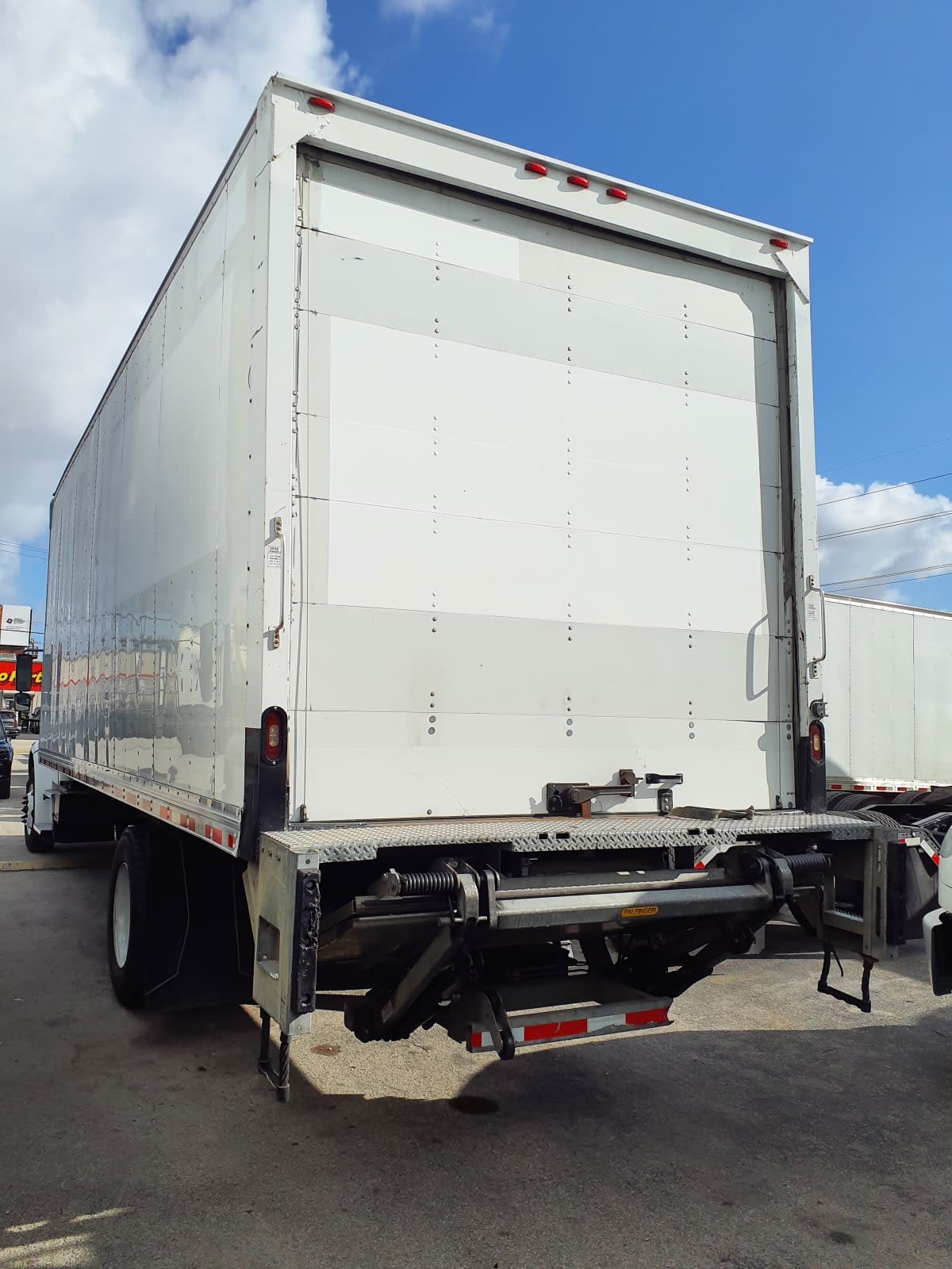 2019 Freightliner/Mercedes M2 106 819668
