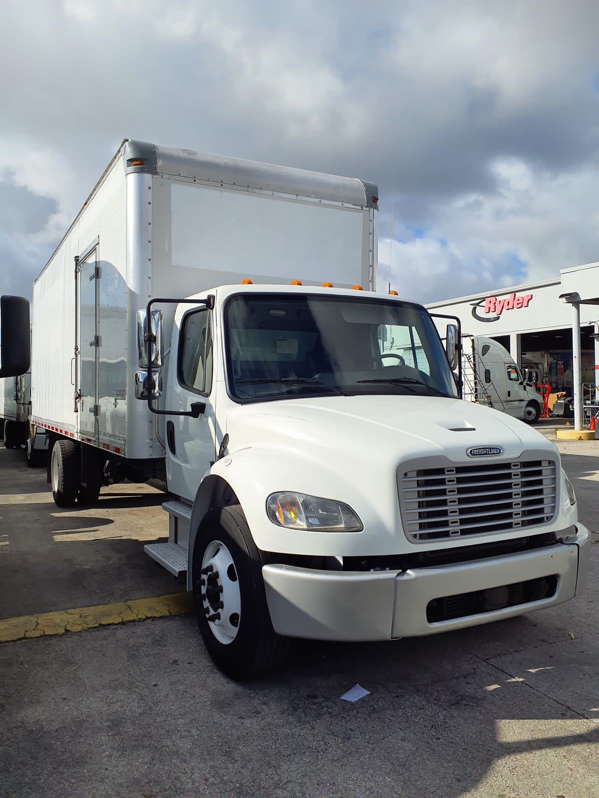 2019 Freightliner/Mercedes M2 106 819668