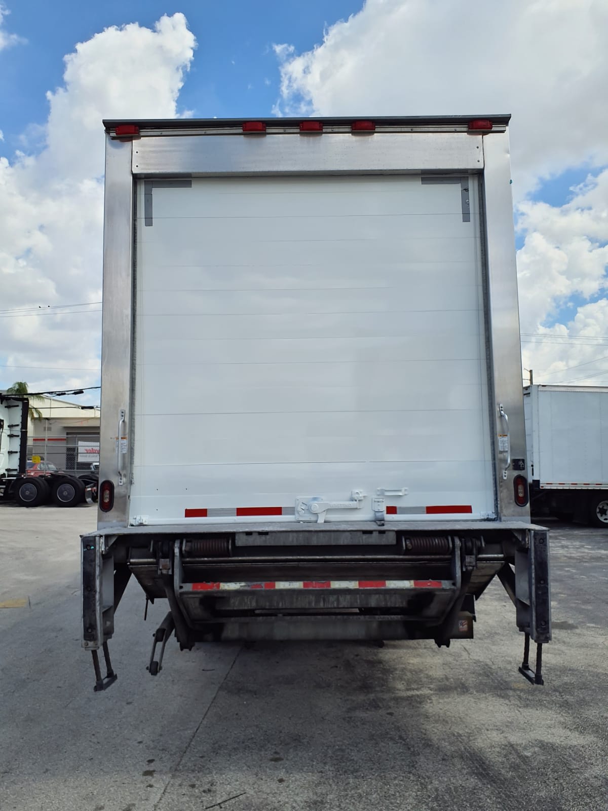 2019 Freightliner/Mercedes M2 106 819819