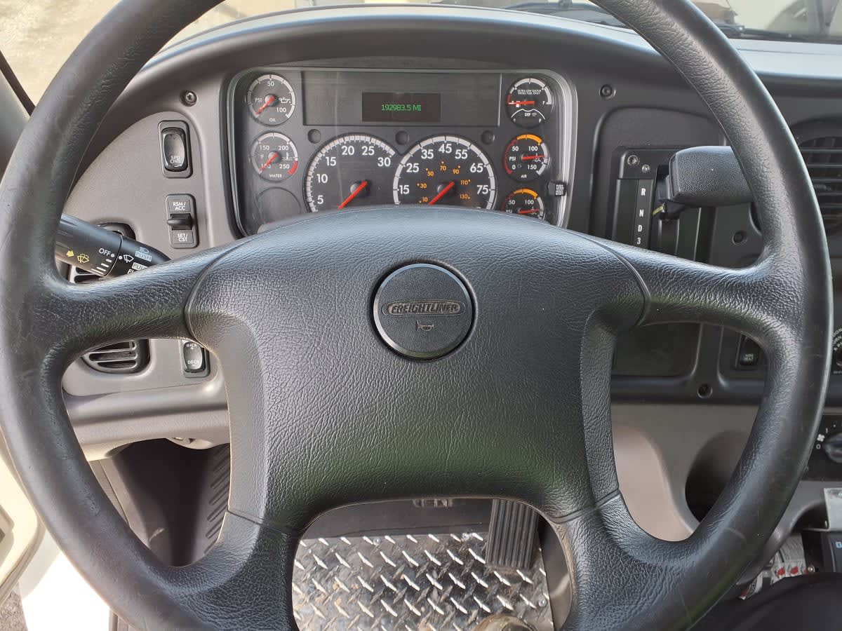 2019 Freightliner/Mercedes M2 106 819905