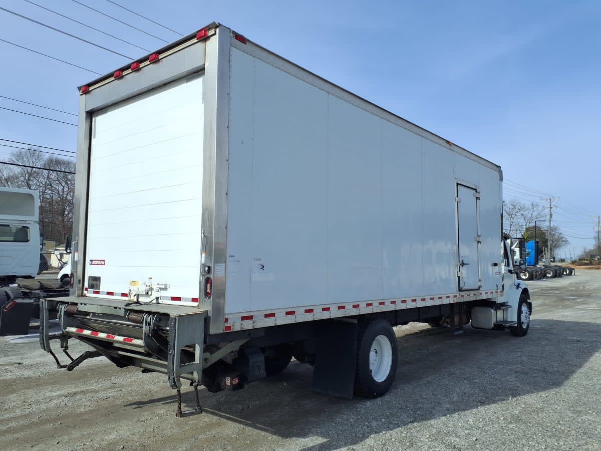 2019 Freightliner/Mercedes M2 106 819905
