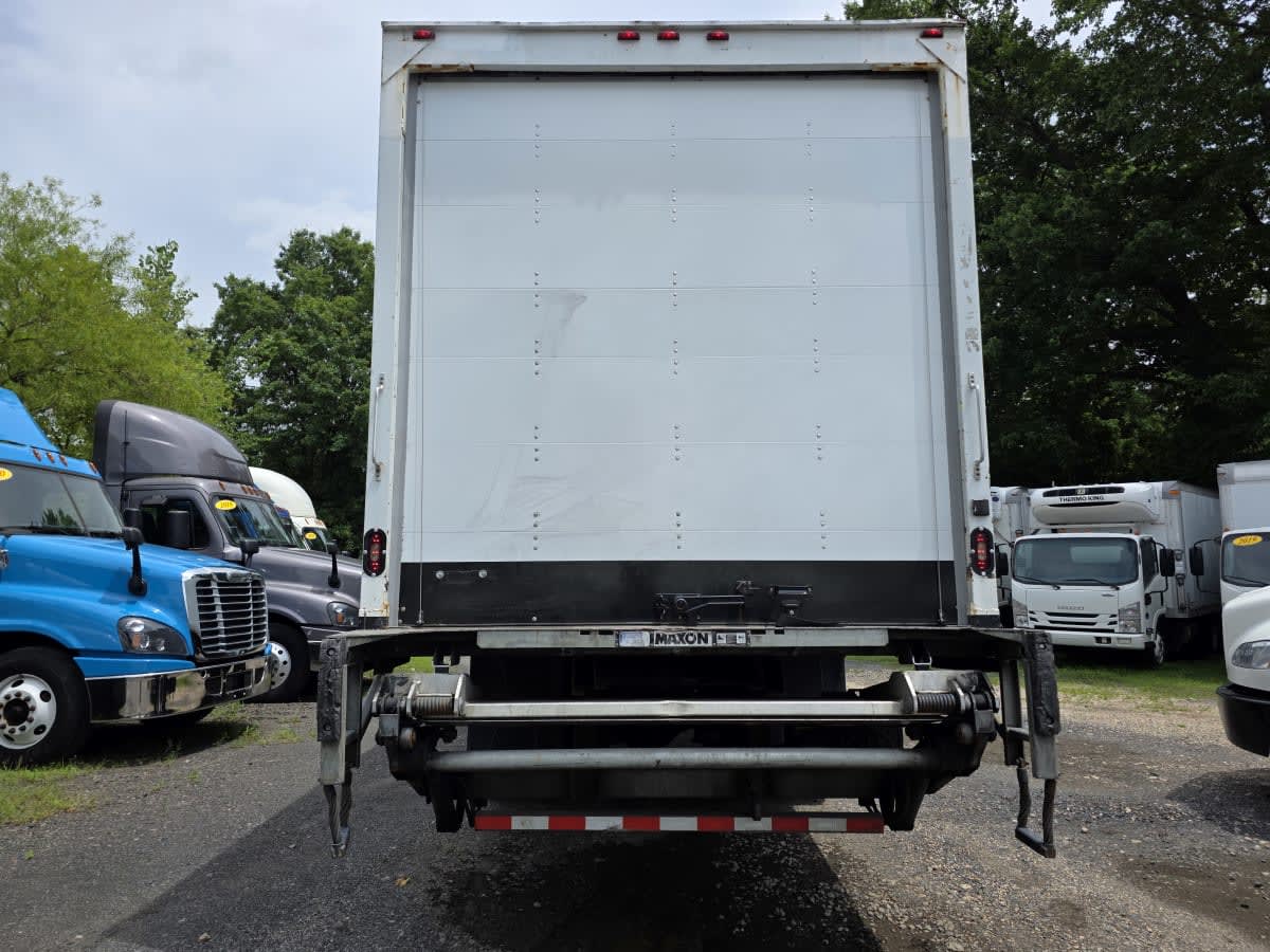 2019 Freightliner M2 106 820211