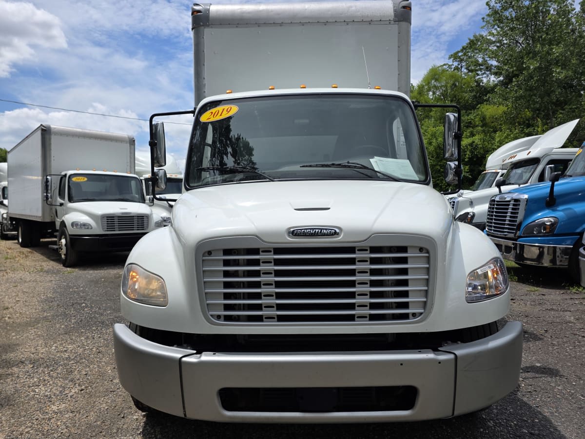 2019 Freightliner M2 106 820211