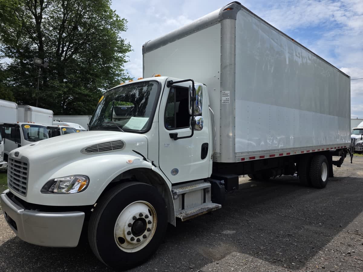 2019 Freightliner M2 106 820211