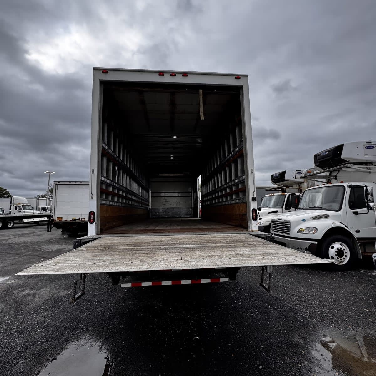 2019 Freightliner M2 106 820235