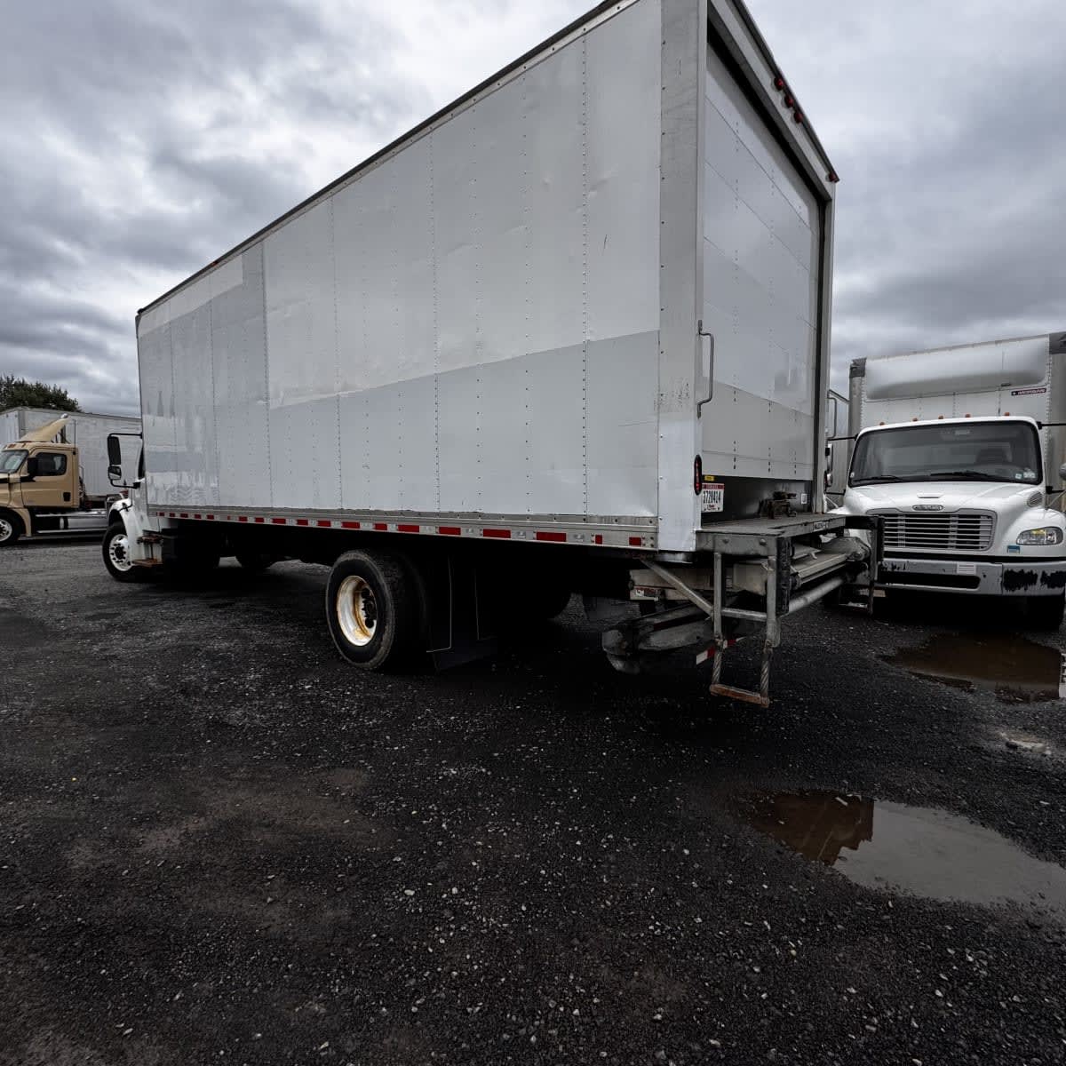 2019 Freightliner M2 106 820235