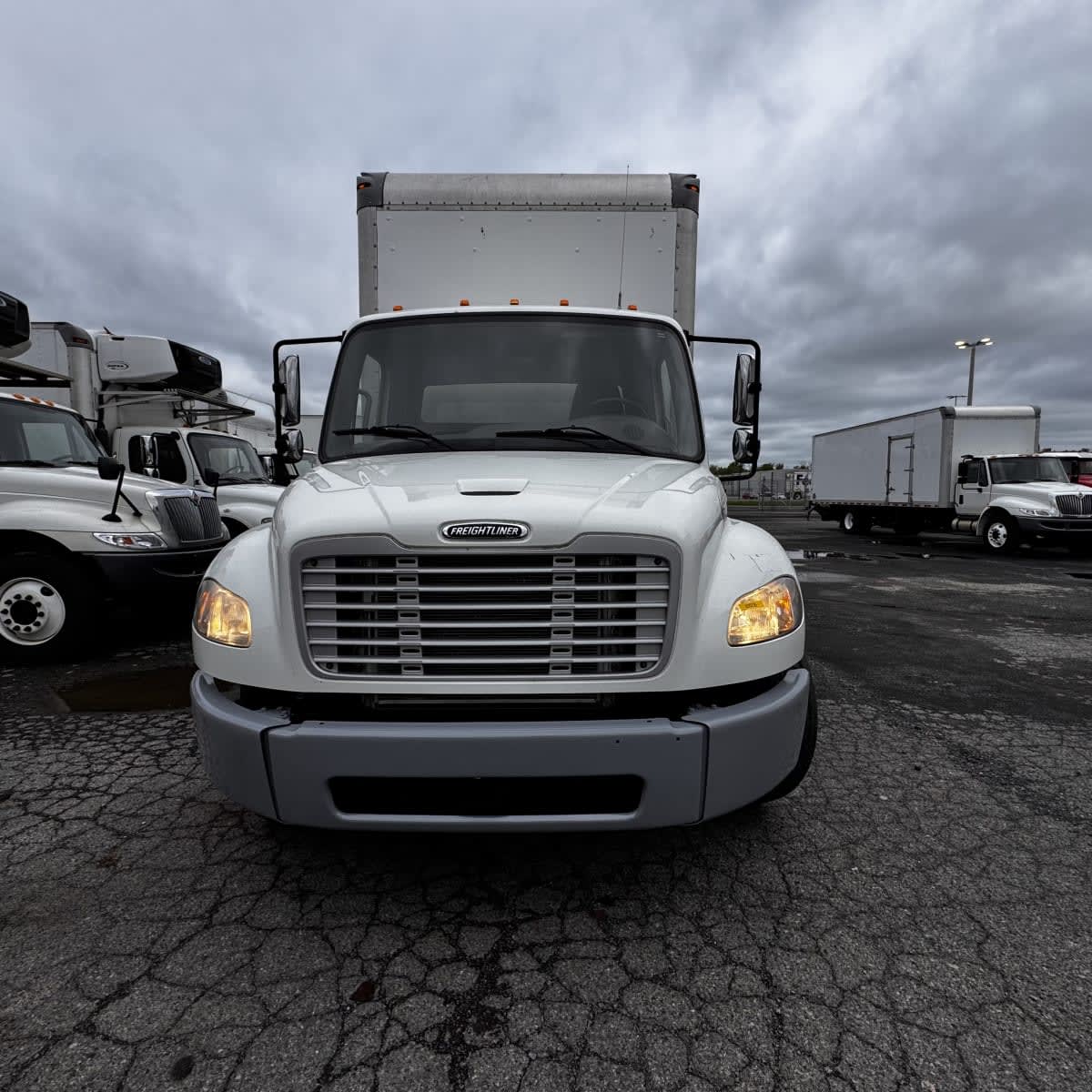 2019 Freightliner M2 106 820235