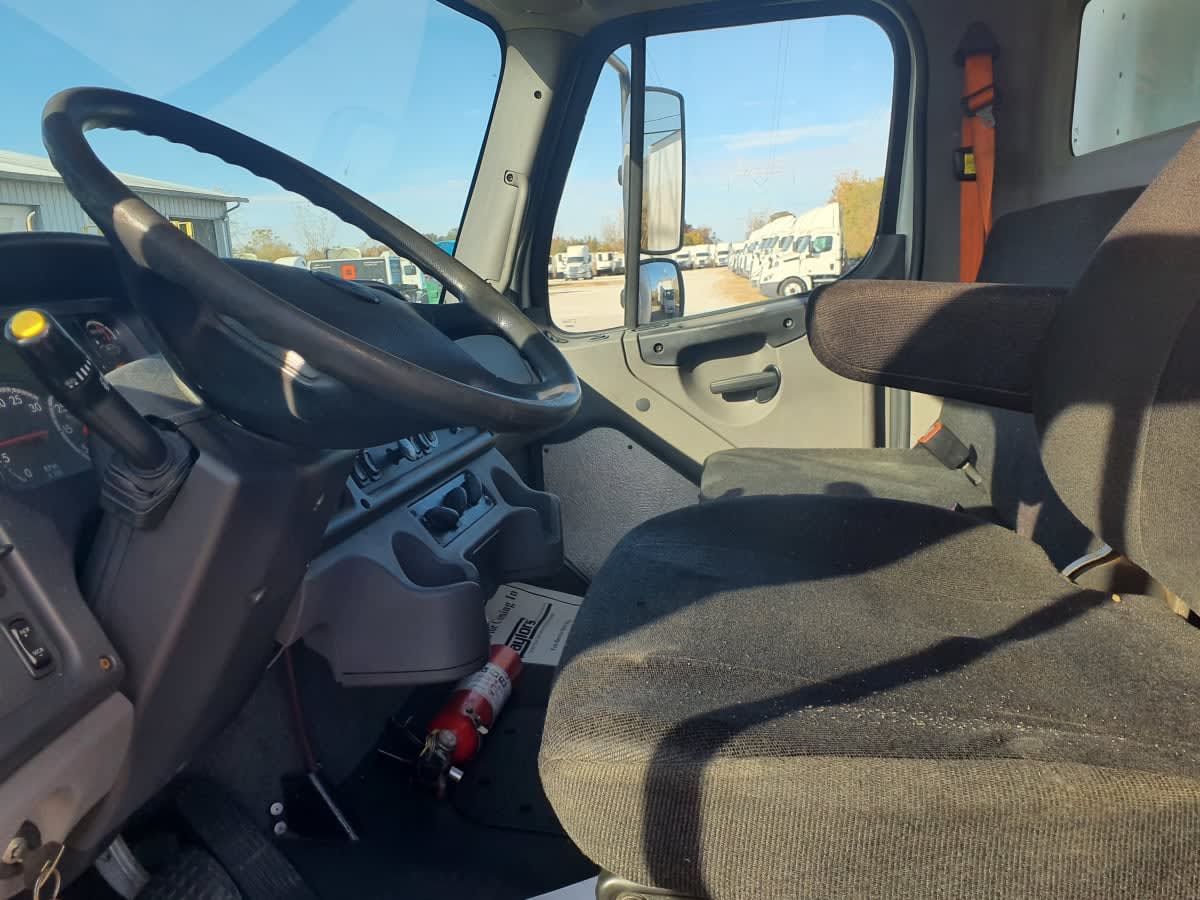 2019 Freightliner/Mercedes M2 106 820246