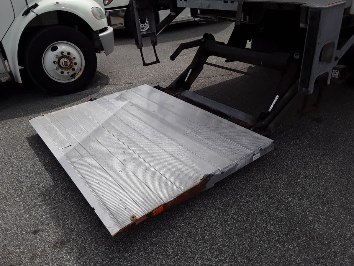 2019 Freightliner/Mercedes M2 106 820301