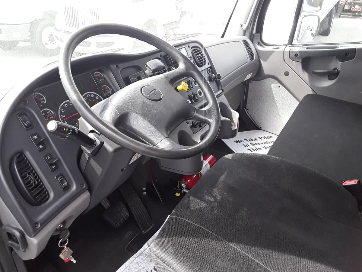 2019 Freightliner/Mercedes M2 106 820301
