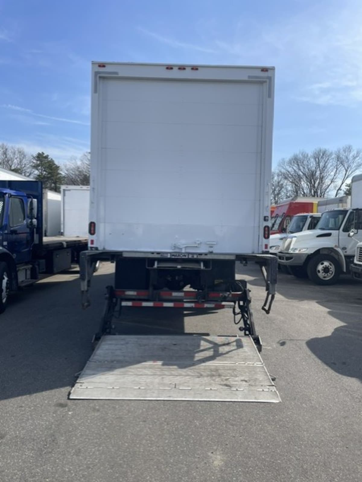 2019 Freightliner/Mercedes M2 106 820467