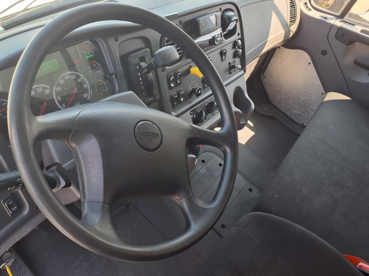 2019 Freightliner M2 106 820475