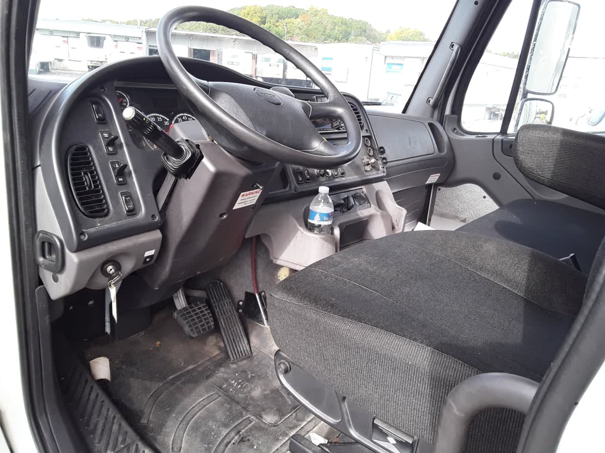 2019 Freightliner/Mercedes M2 106 820484