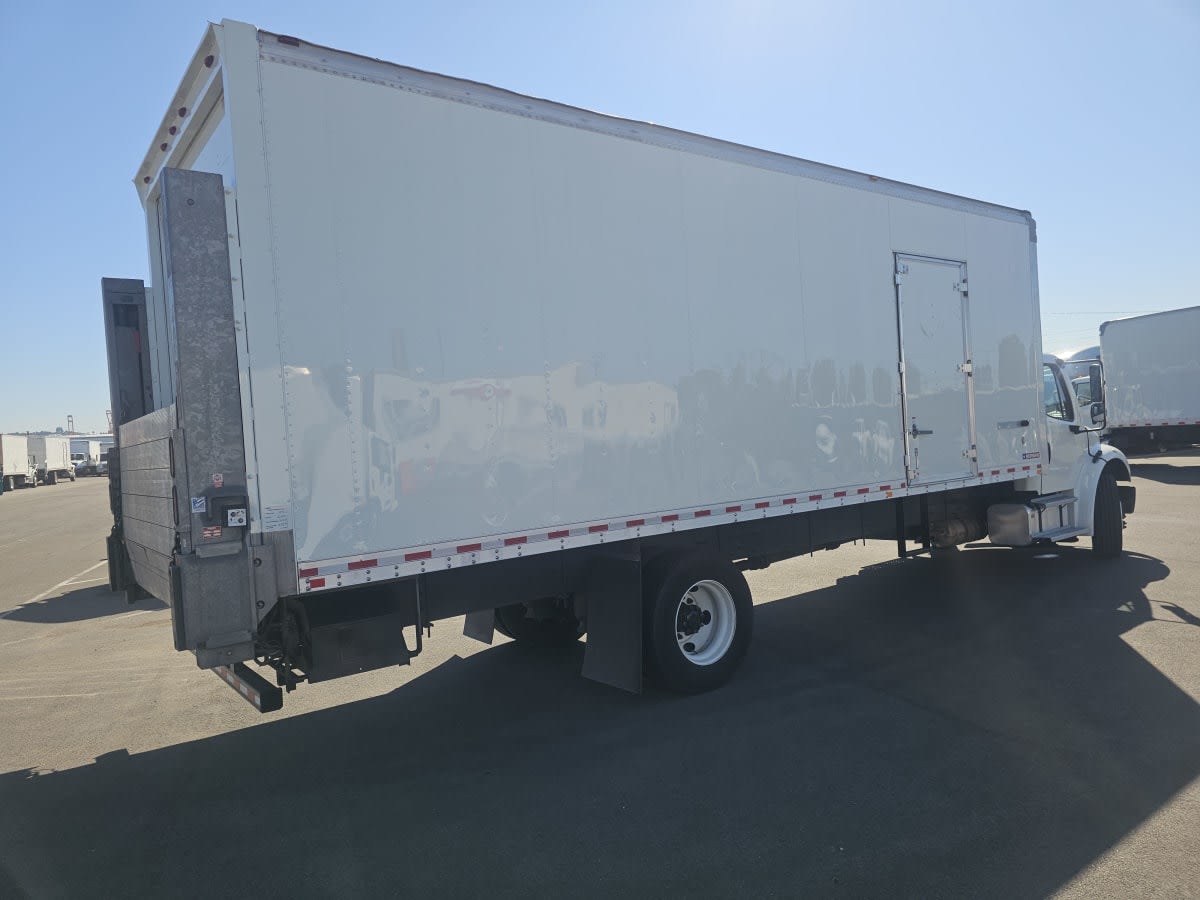 2019 Freightliner M2 106 820547