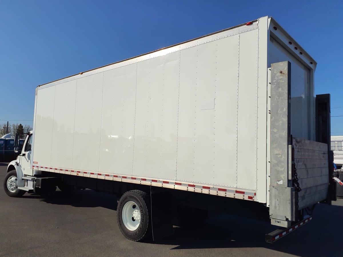 2019 Freightliner M2 106 820551