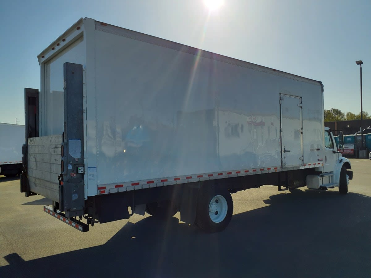 2019 Freightliner M2 106 820551