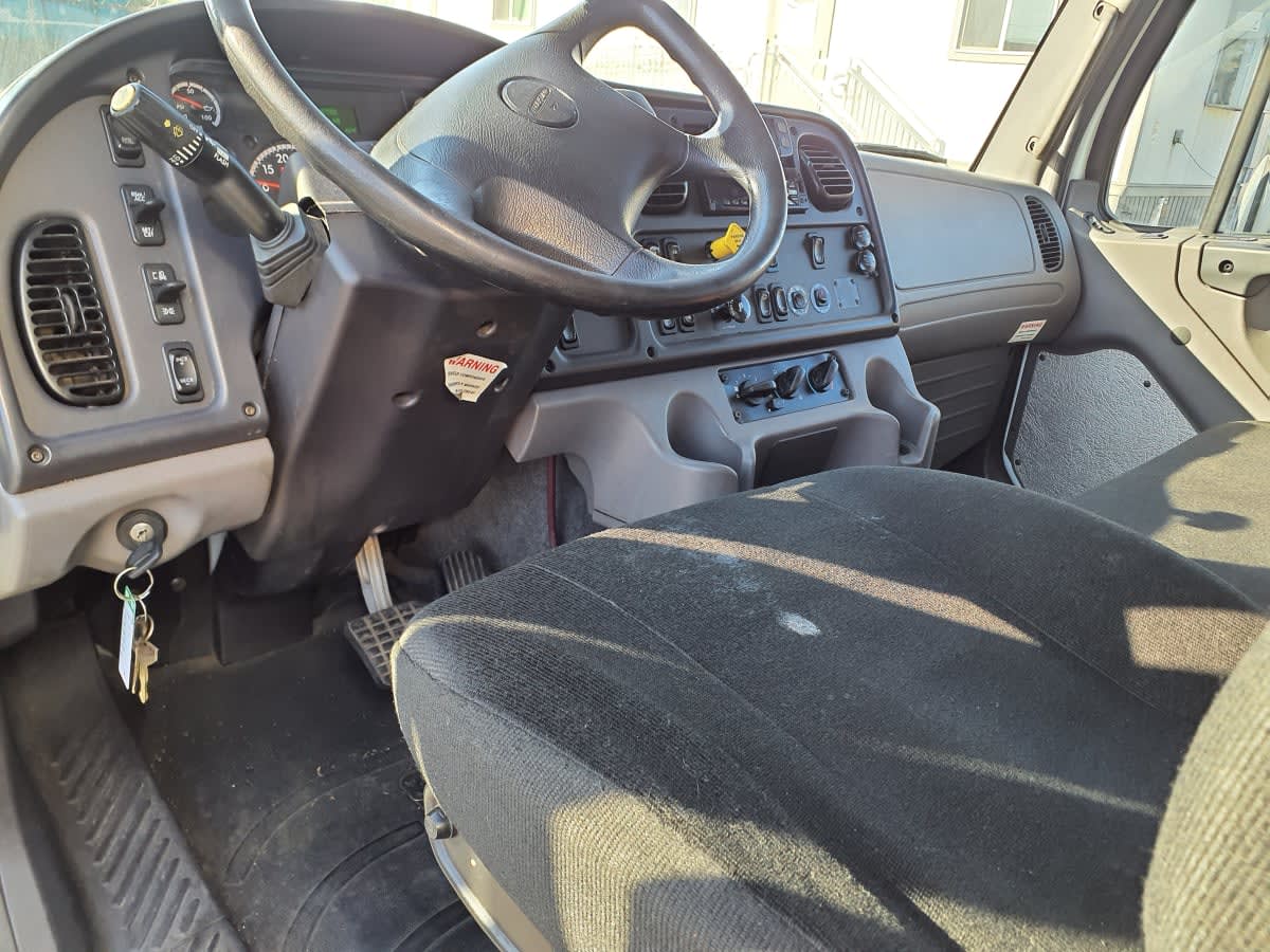 2019 Freightliner M2 106 820551