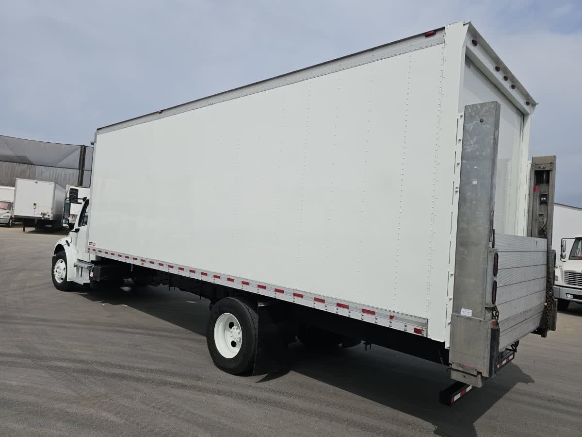2019 Freightliner M2 106 820557