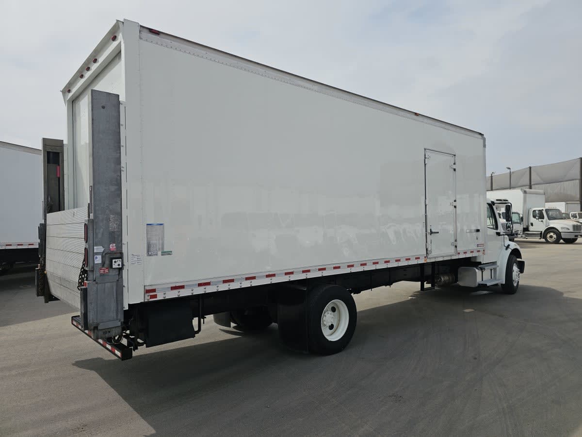 2019 Freightliner M2 106 820557