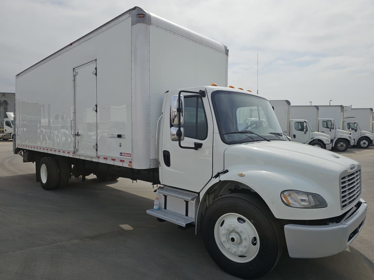 2019 Freightliner M2 106 820557