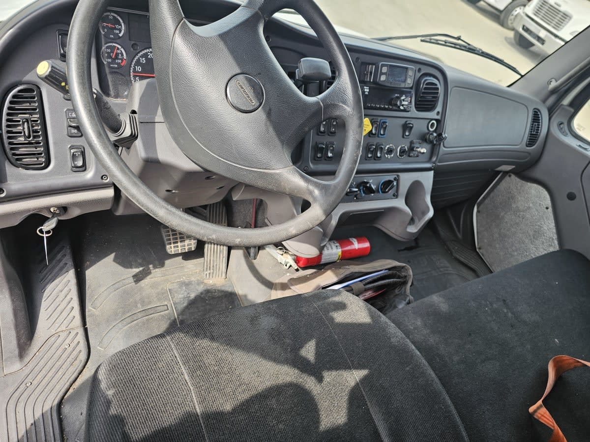 2019 Freightliner M2 106 820557
