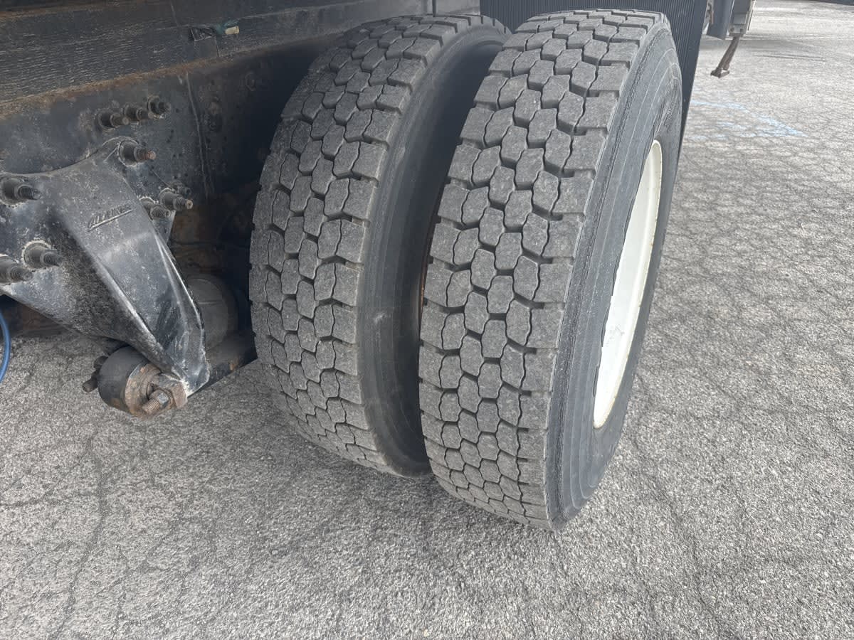 2019 Freightliner/Mercedes M2 106 820577