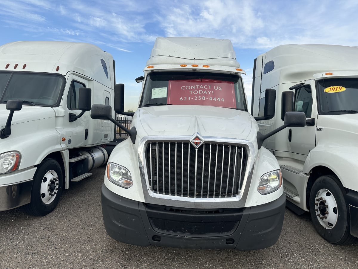 2019 Navistar International LT625 SLPR CAB 820611