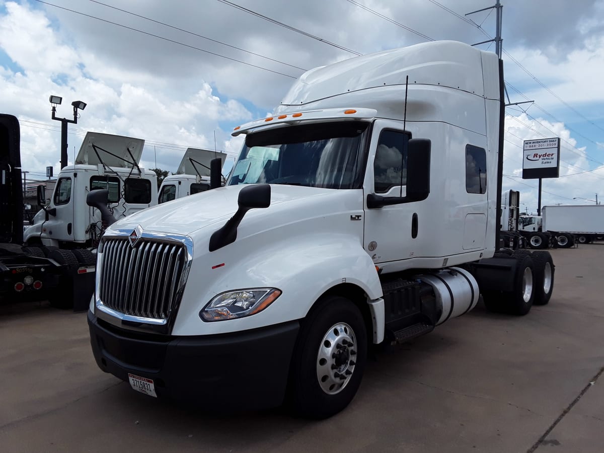 2019 Navistar International LT625 SLPR CAB 820612