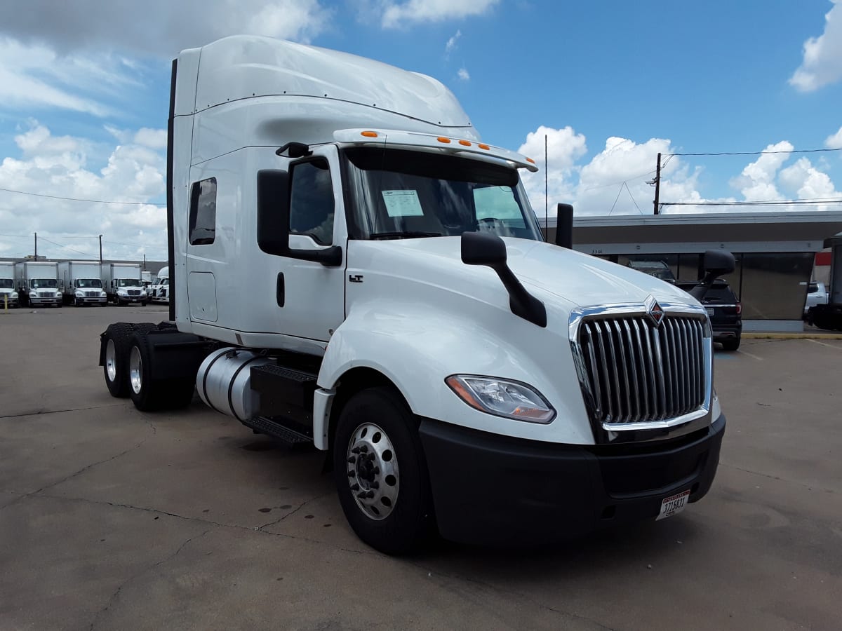 2019 Navistar International LT625 SLPR CAB 820612