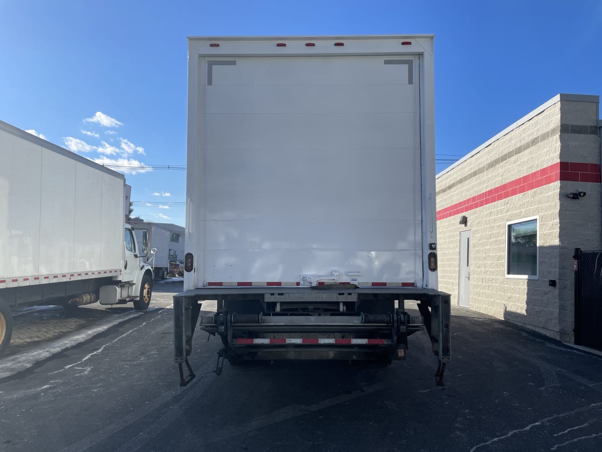 2019 Freightliner/Mercedes M2 106 820621