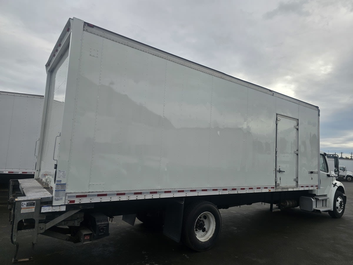 2019 Freightliner M2 106 820663