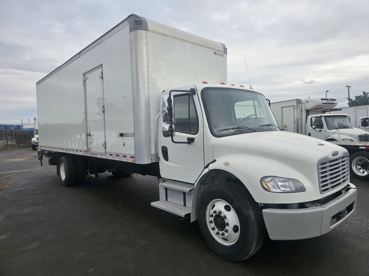 2019 Freightliner M2 106 820663