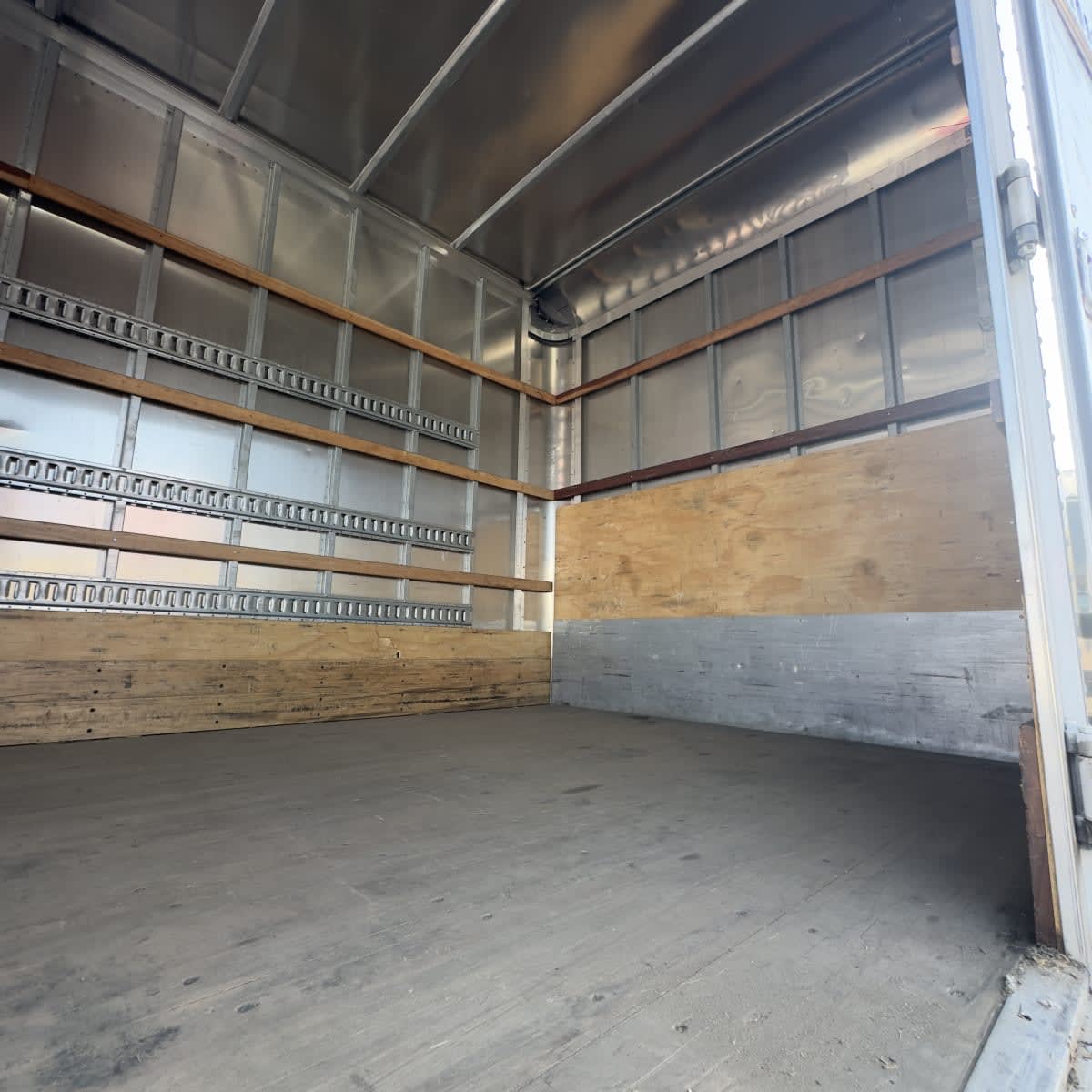 2019 Freightliner M2 106 820708