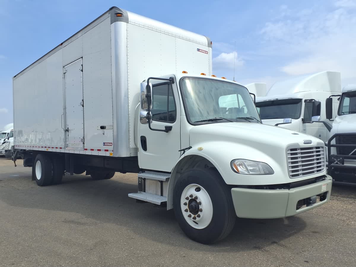 2019 Freightliner M2 106 820711