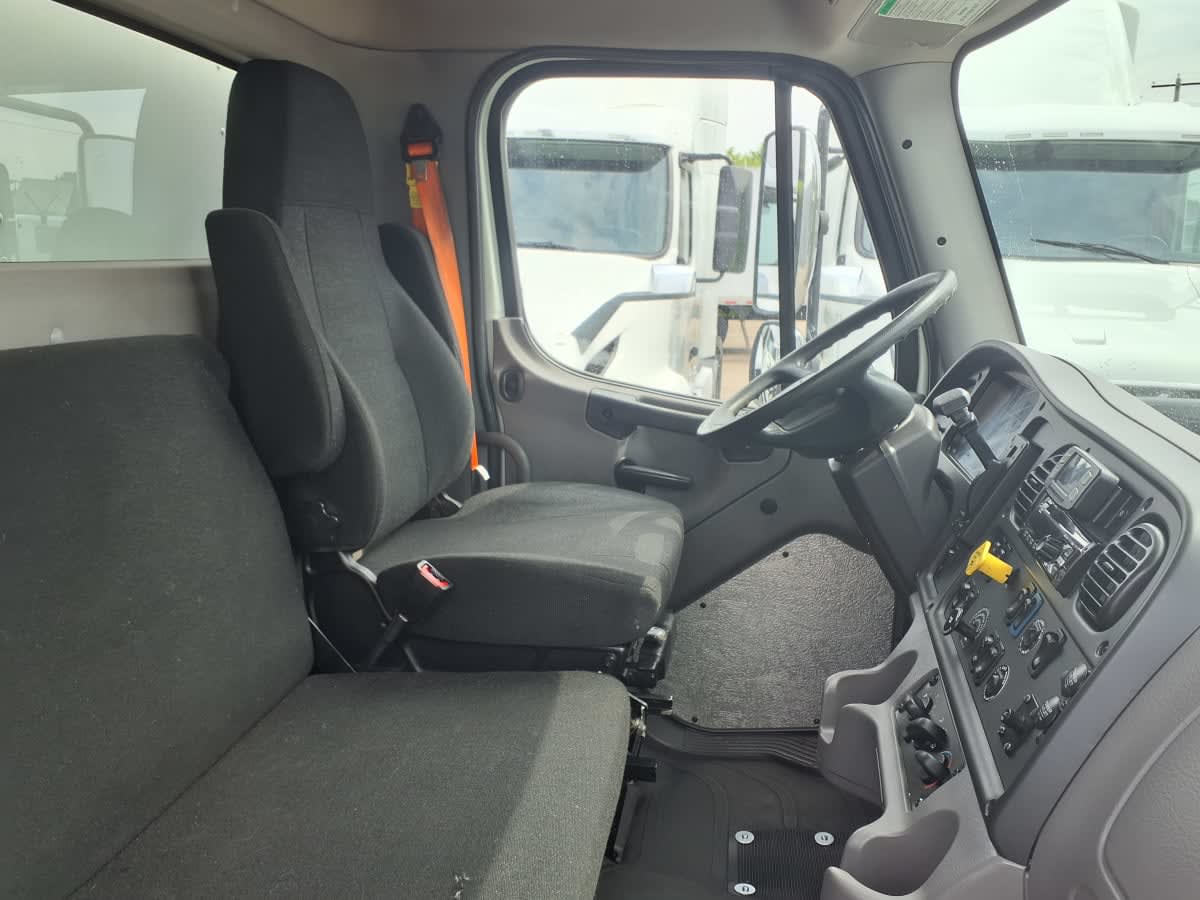 2019 Freightliner M2 106 820711