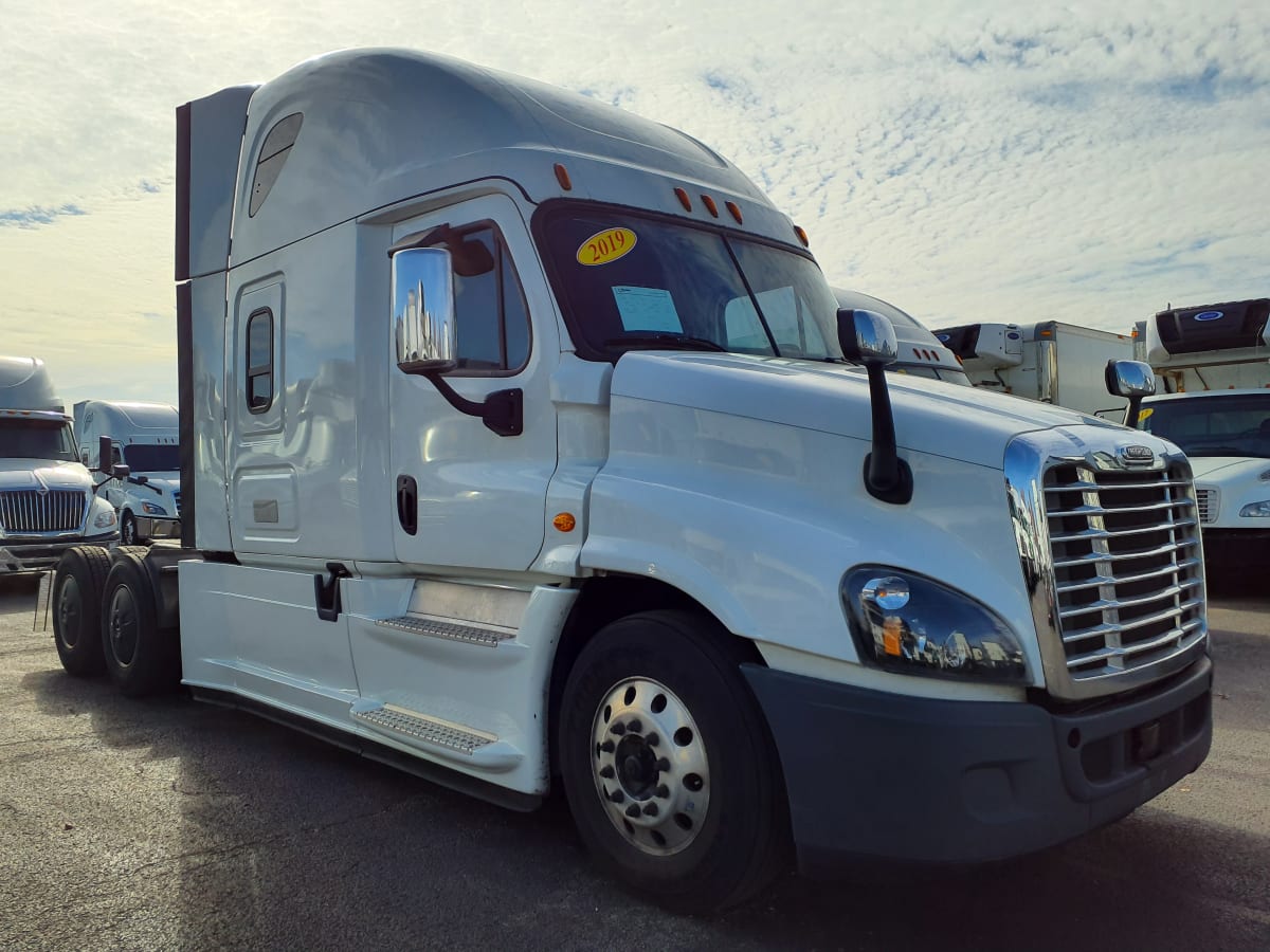 2019 Freightliner/Mercedes CASCADIA 125 820750