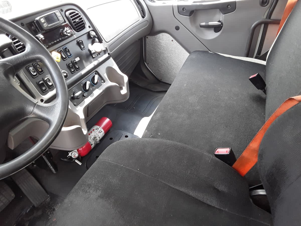 2019 Freightliner M2 106 820770