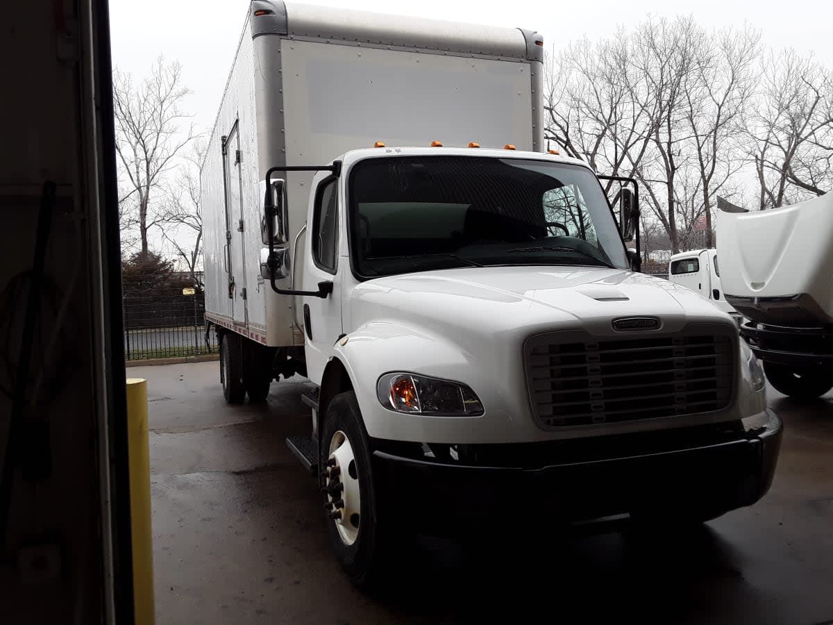 2019 Freightliner/Mercedes M2 106 820774