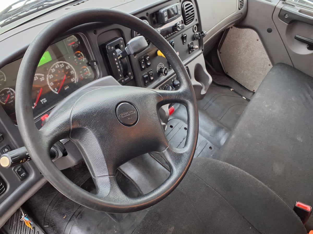 2019 Freightliner/Mercedes M2 106 820775