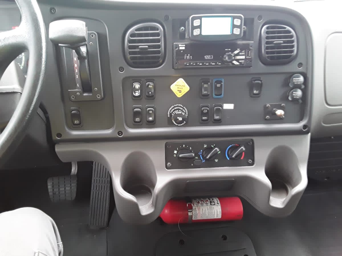 2019 Freightliner M2 106 820776