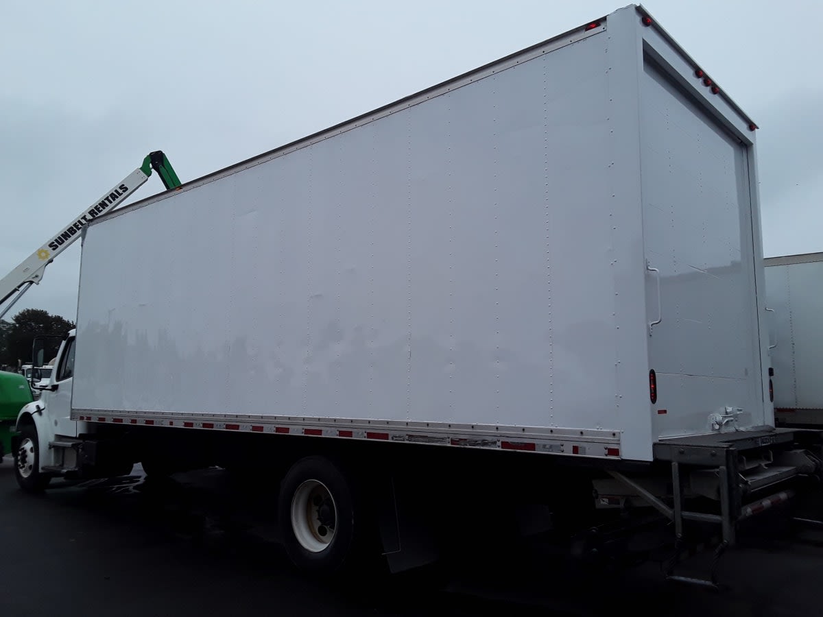 2019 Freightliner M2 106 820776