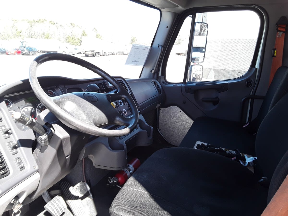 2019 Freightliner M2 106 820977