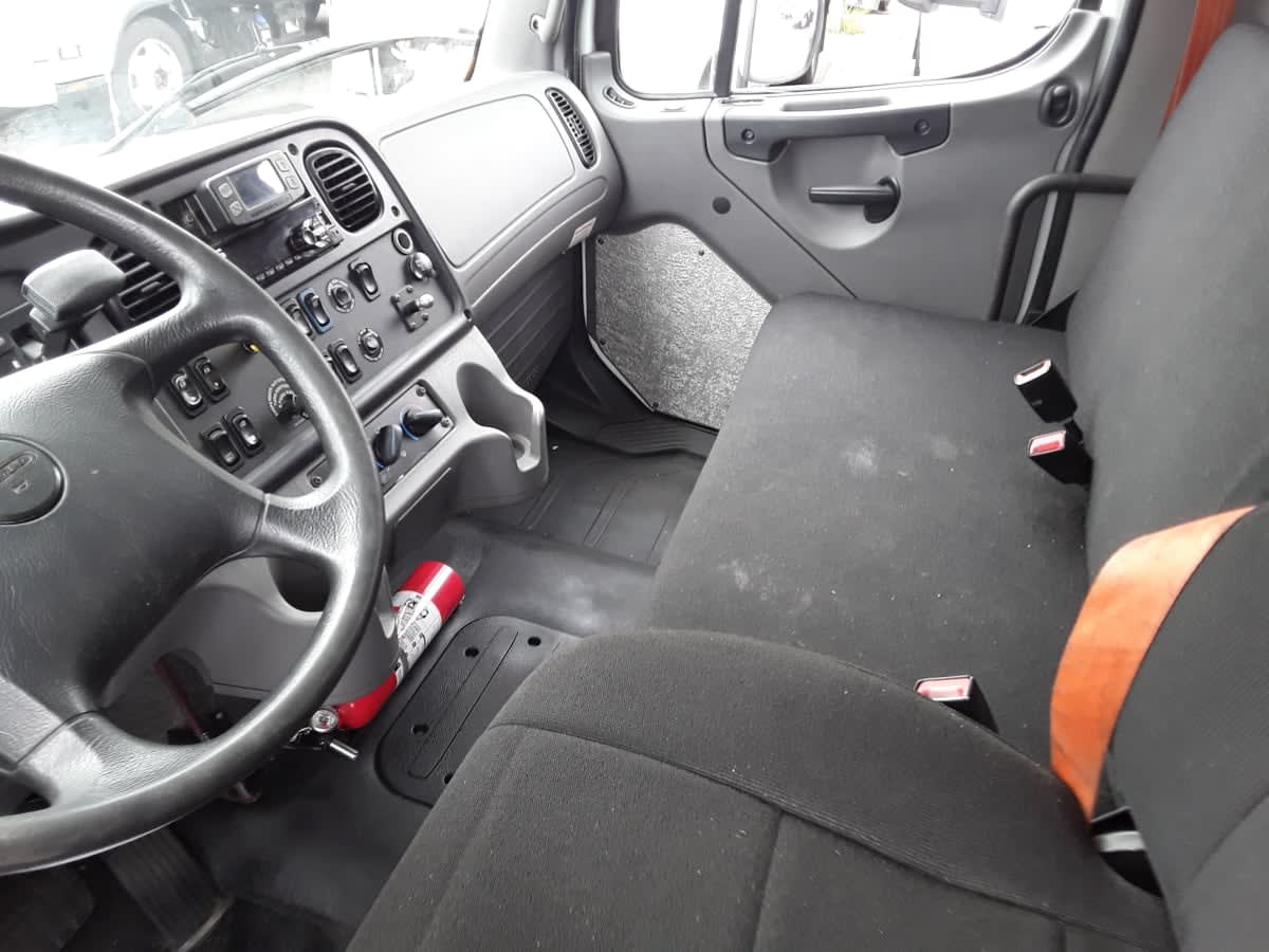 2019 Freightliner M2 106 820980