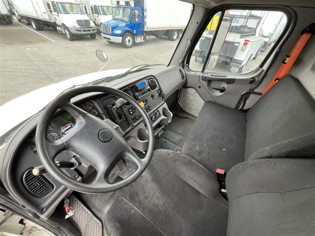 2019 Freightliner M2 106 820983