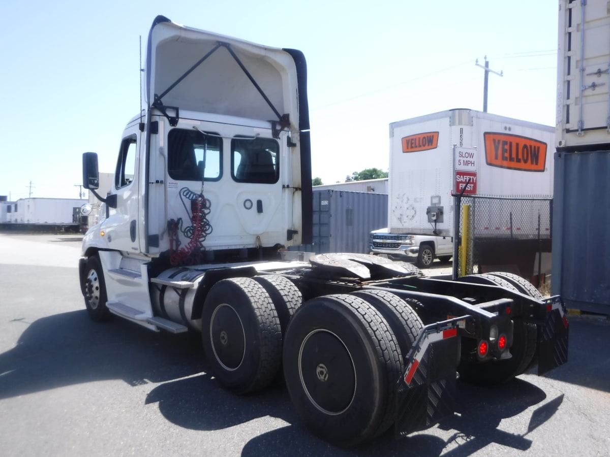 2019 Freightliner/Mercedes CASCADIA 125 821034