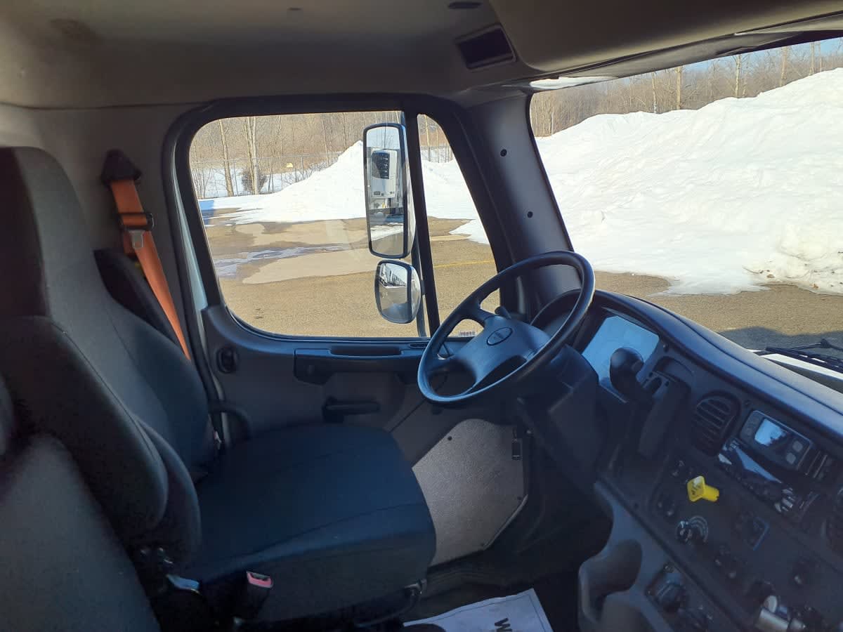 2019 Freightliner/Mercedes M2 106 821039