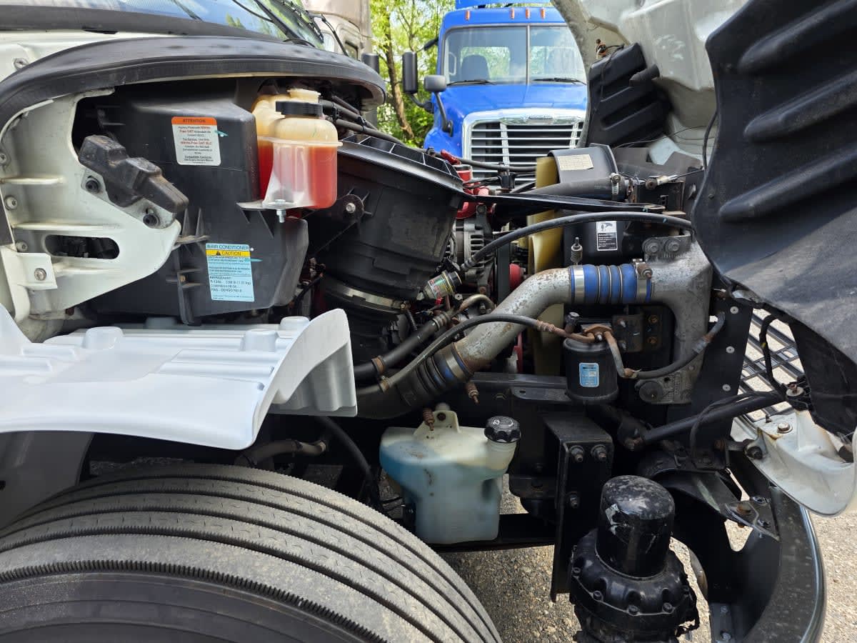 2019 Freightliner M2 106 821045