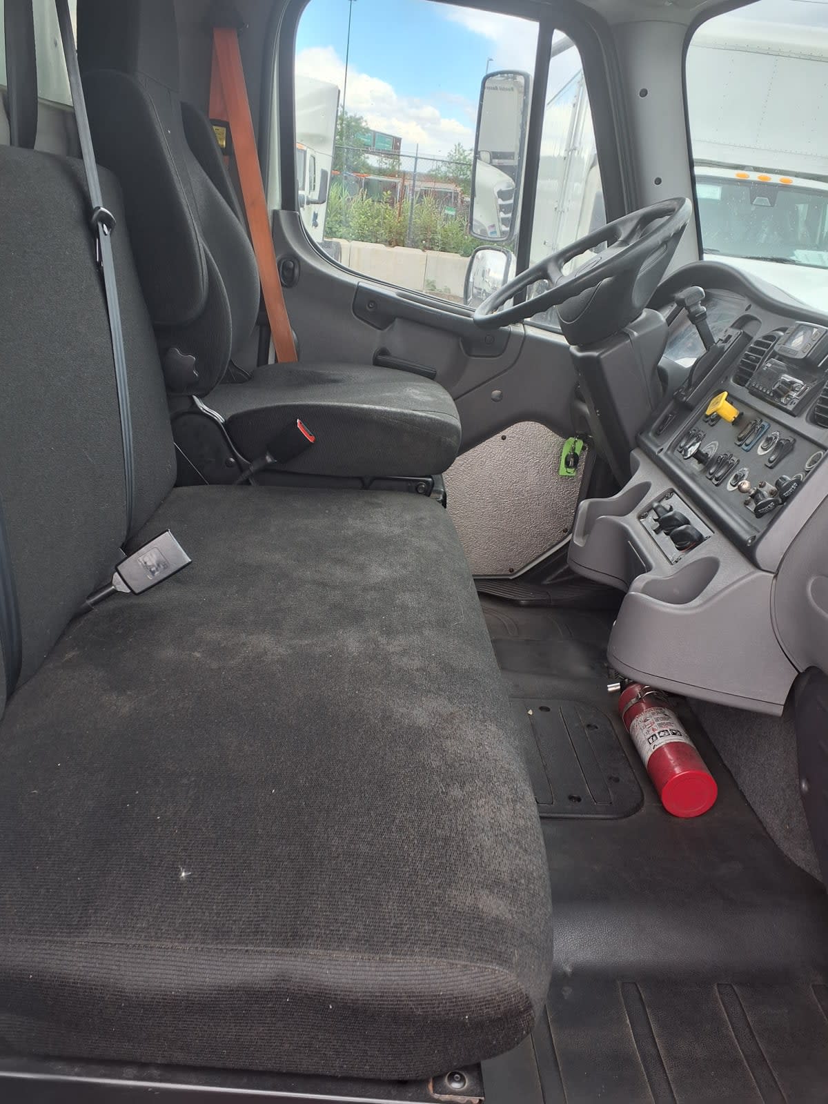 2019 Freightliner/Mercedes M2 106 821088
