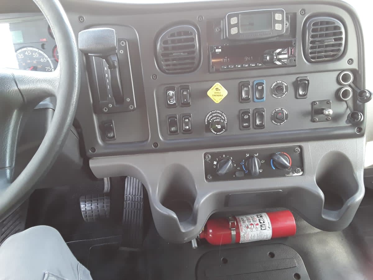 2019 Freightliner/Mercedes M2 106 821090